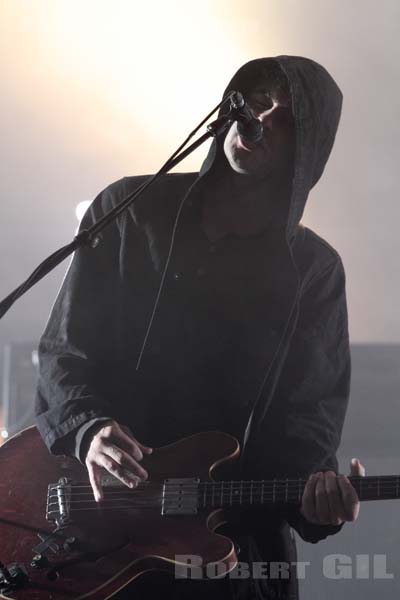 BLACK REBEL MOTORCYCLE CLUB - 2010-08-27 - SAINT CLOUD - Domaine National - Scene de la Cascade - Robert Levon Been